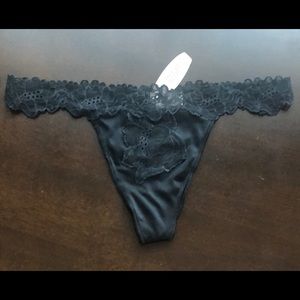 Victoria’s Secret Angels V-String Small